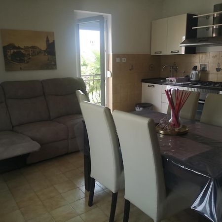 Apartments Peloza Πόρετς Εξωτερικό φωτογραφία