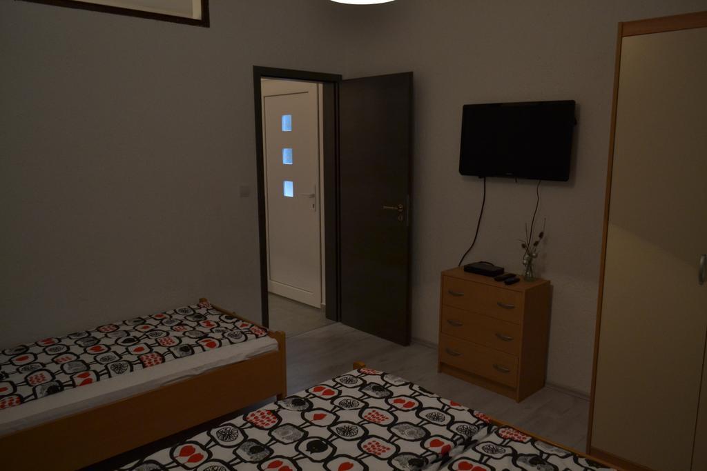 Apartments Peloza Πόρετς Δωμάτιο φωτογραφία