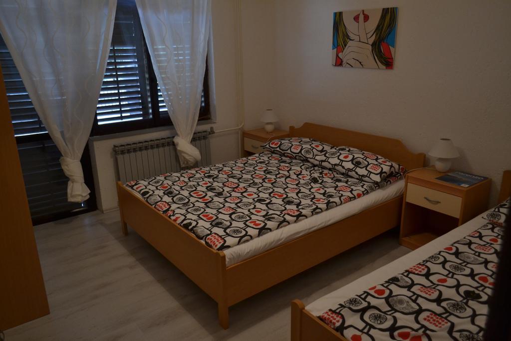 Apartments Peloza Πόρετς Δωμάτιο φωτογραφία