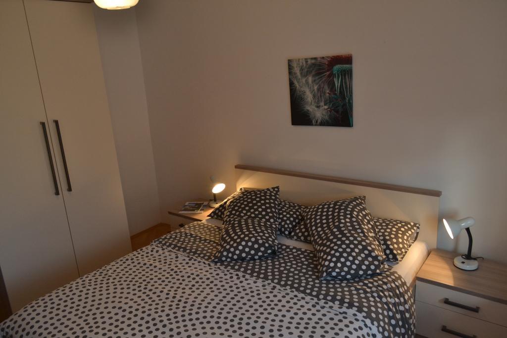 Apartments Peloza Πόρετς Δωμάτιο φωτογραφία