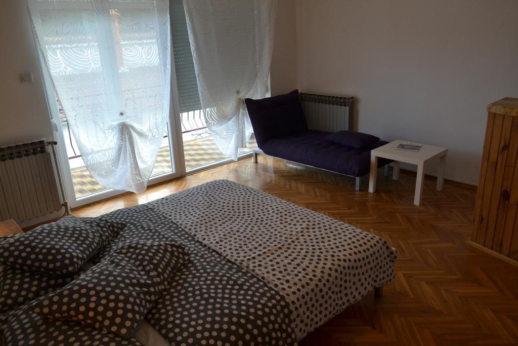 Apartments Peloza Πόρετς Δωμάτιο φωτογραφία