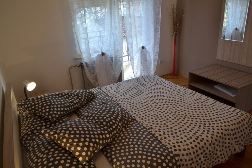 Apartments Peloza Πόρετς Δωμάτιο φωτογραφία