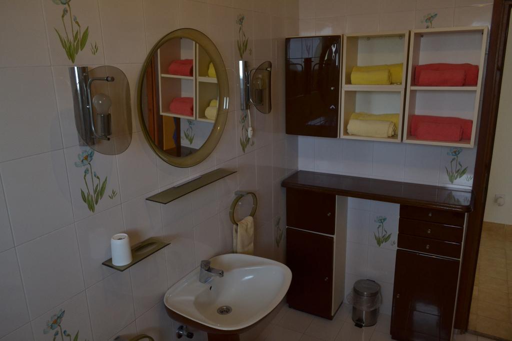 Apartments Peloza Πόρετς Δωμάτιο φωτογραφία