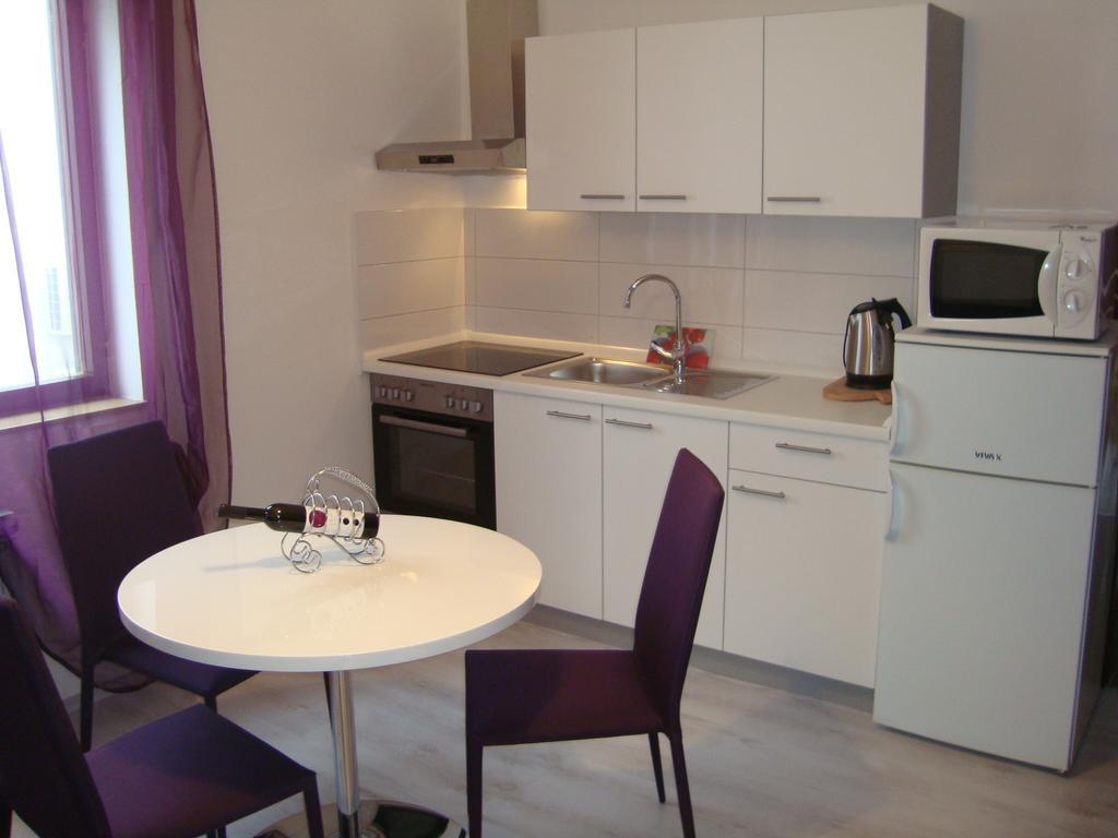Apartments Peloza Πόρετς Δωμάτιο φωτογραφία