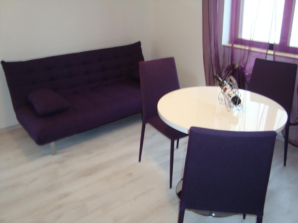 Apartments Peloza Πόρετς Δωμάτιο φωτογραφία