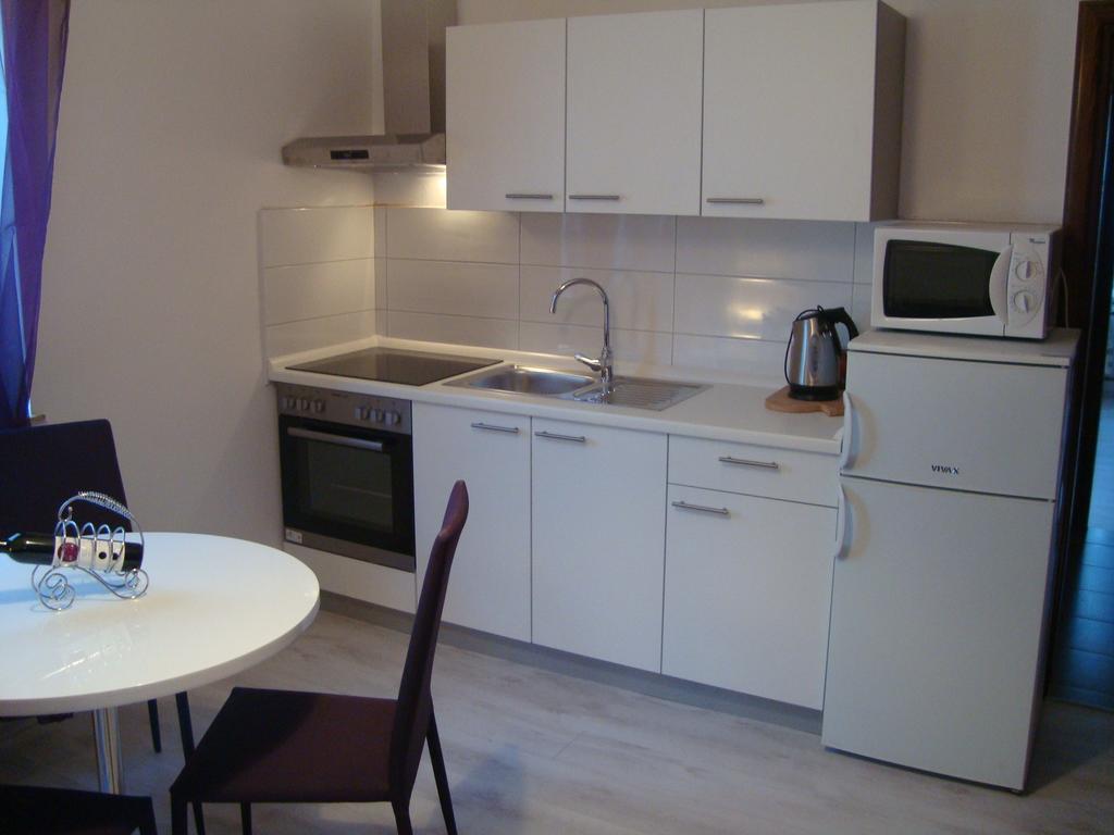 Apartments Peloza Πόρετς Εξωτερικό φωτογραφία