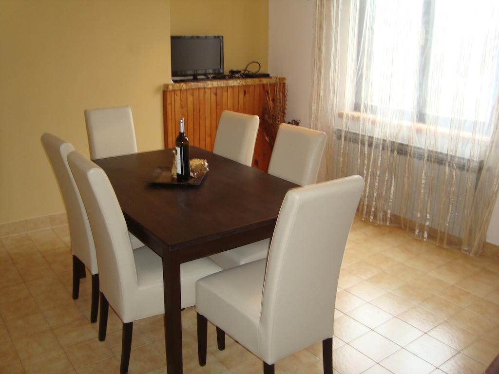 Apartments Peloza Πόρετς Δωμάτιο φωτογραφία