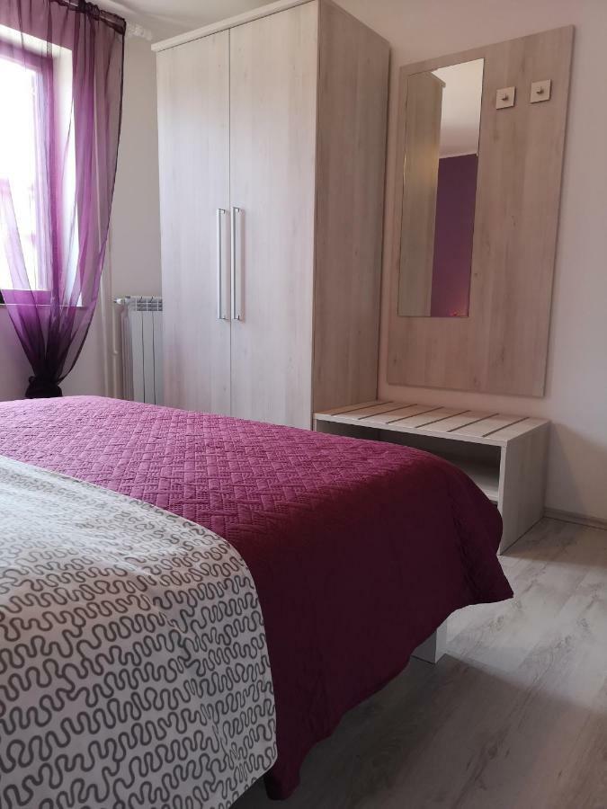 Apartments Peloza Πόρετς Εξωτερικό φωτογραφία